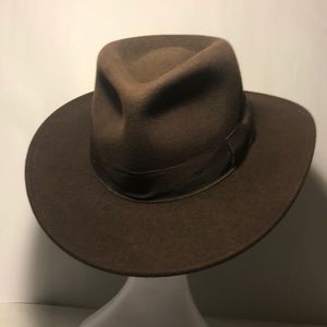 Wide brim Indiana Jones hat! collectors
